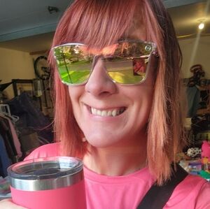 Meet your Posher, Danielle